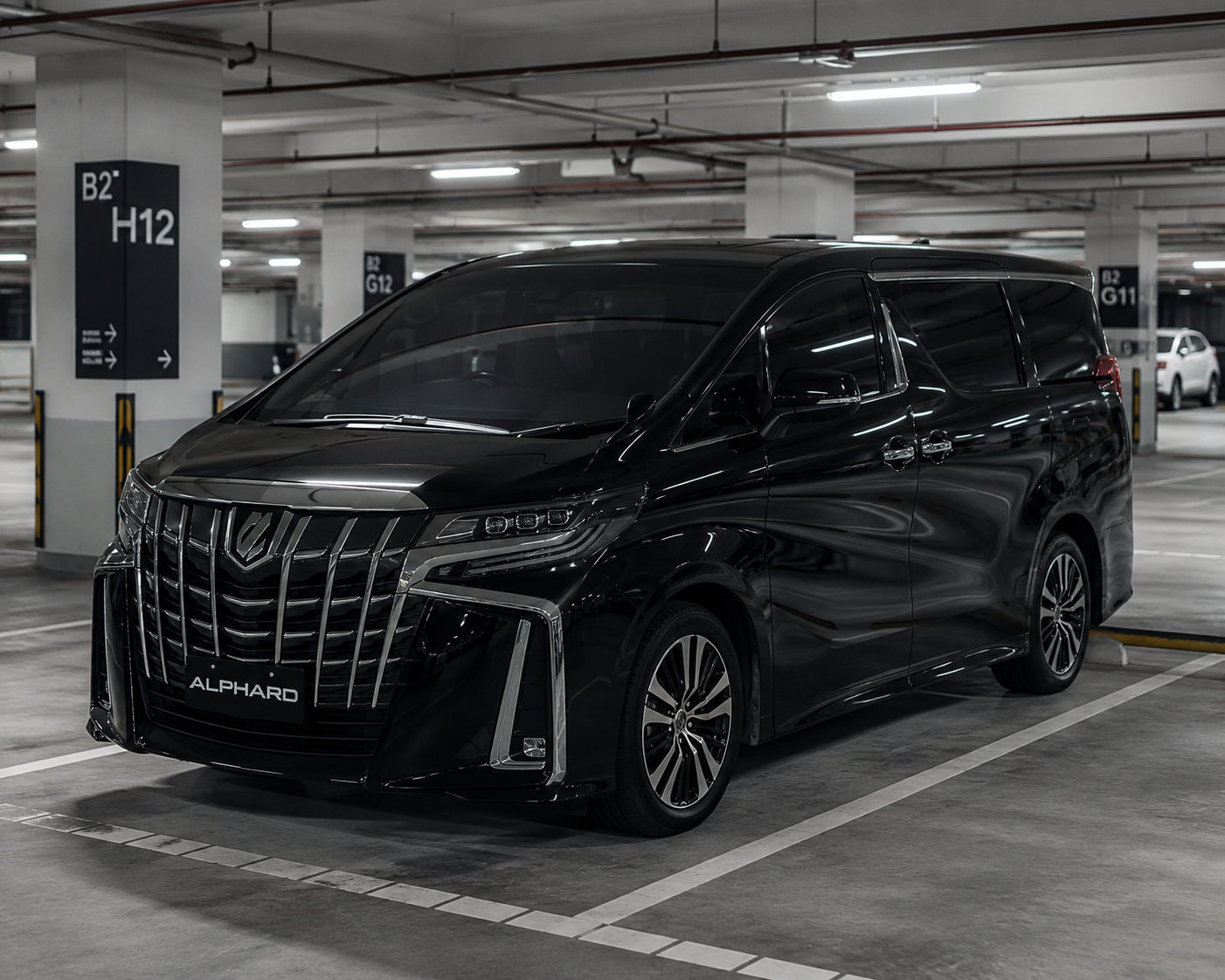 Toyota Alphard untuk private tour Bali